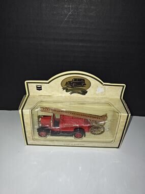 Lledo Chevron Model Diecast Metal Refinery 1934 Dennis Engine Fire Truck England
